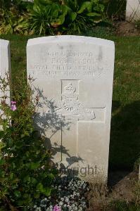 Dozinghem Military Cemetery - Robertson, D